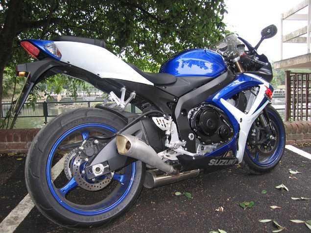 SUZUKI GSX-R600 K6　車検1年以上残 2006 GSX-R600 K6 review | Visordown